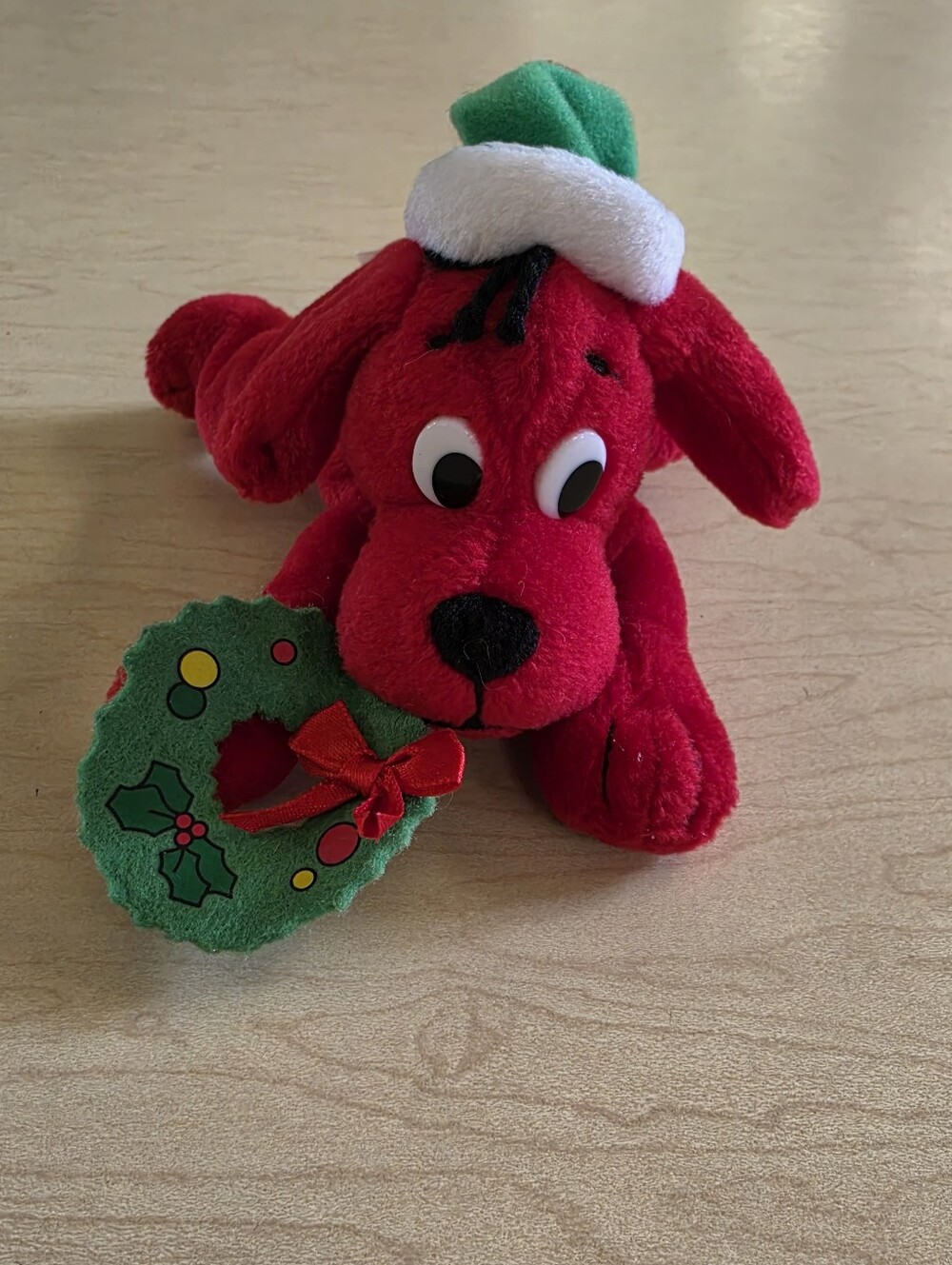 Clifford The Big Red Dog Christmas Plush Santa Hat w/ Wreath Scholastic